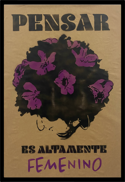 Altamente femenino Poster image 0